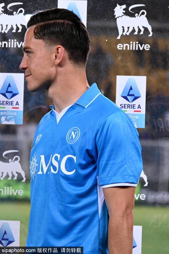 打脸曼联！麦克托米奈率那不勒斯登顶意甲，索帅神预言应验！